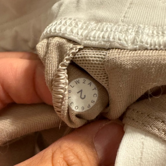 White lululemon sports bra size 2 - Picture 2 of 3